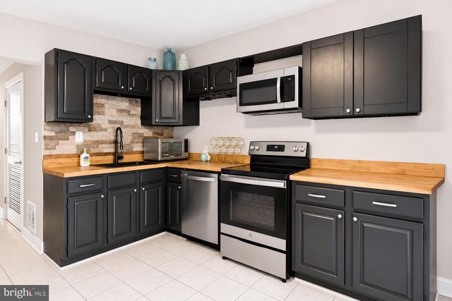 7421 SHREVE RD, Falls Church, VA 22043