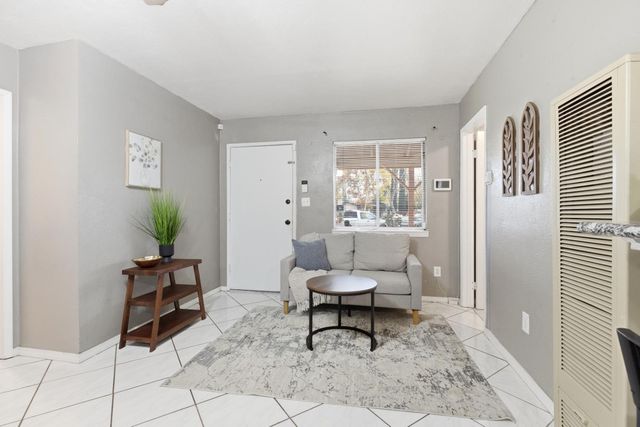 411 Sierra Dr, Modesto, CA 95351