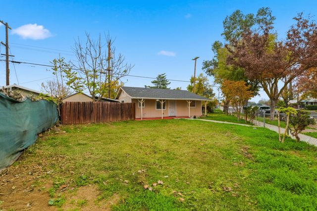 411 Sierra Dr, Modesto, CA 95351