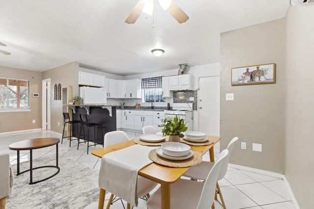 411 Sierra Dr, Modesto, CA 95351