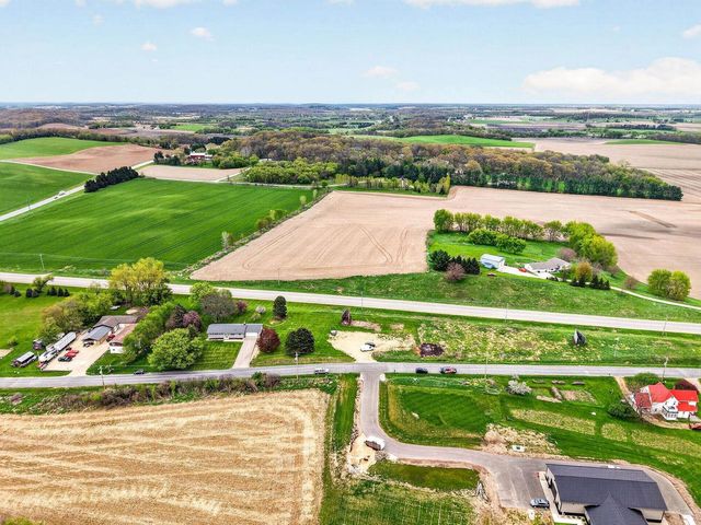 4210 Old Deerfield Road, Deerfield, WI 53531