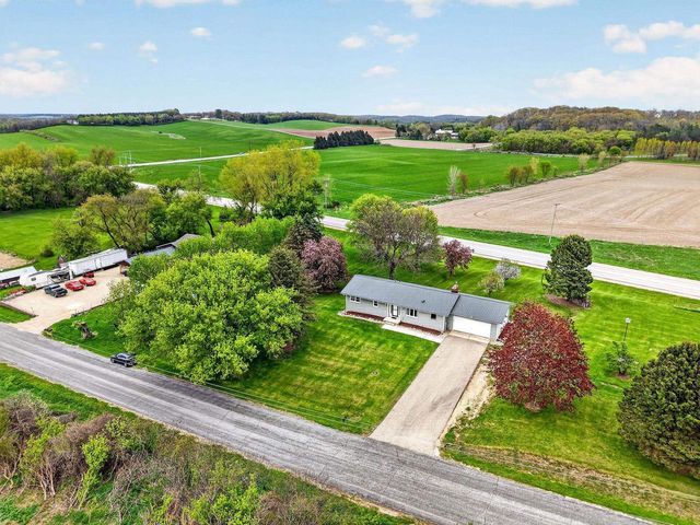 4210 Old Deerfield Road, Deerfield, WI 53531