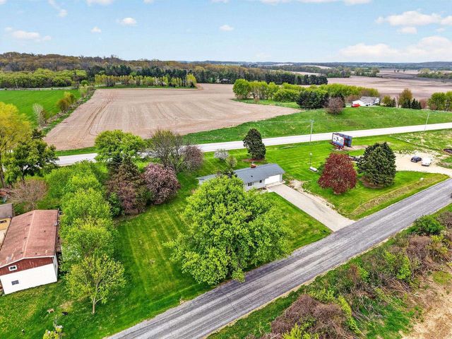 4210 Old Deerfield Road, Deerfield, WI 53531