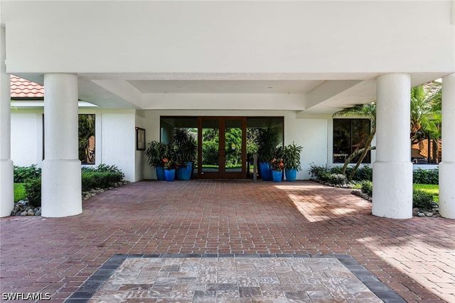 6022 Westbourgh DR, Naples, FL 34112