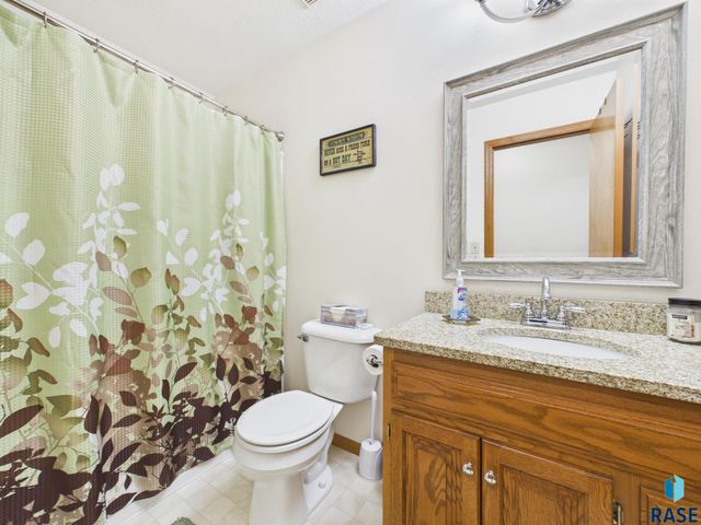 5936 S Lois Ln Lane, Sioux Falls, SD 57108
