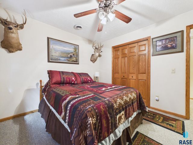 5936 S Lois Ln Lane, Sioux Falls, SD 57108