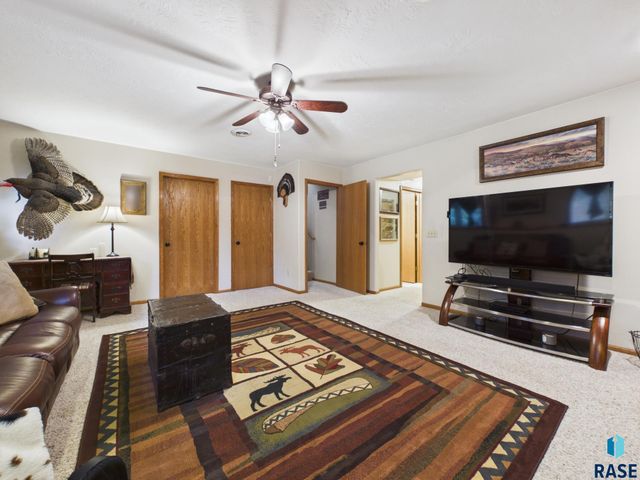 5936 S Lois Ln Lane, Sioux Falls, SD 57108