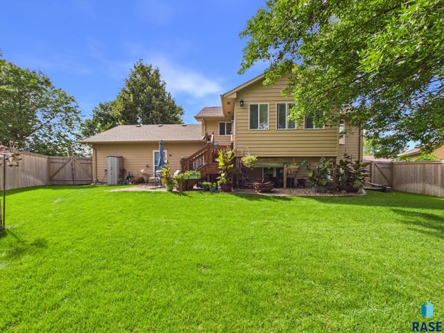 5936 S Lois Ln Lane, Sioux Falls, SD 57108