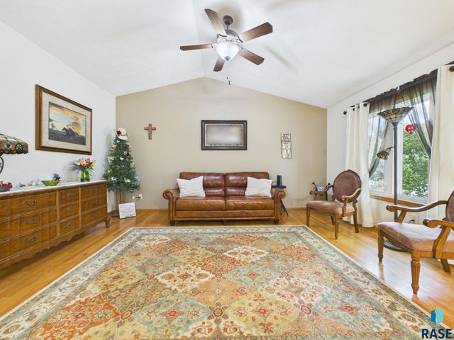 5936 S Lois Ln Lane, Sioux Falls, SD 57108