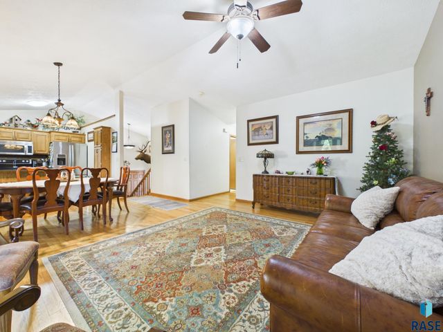 5936 S Lois Ln Lane, Sioux Falls, SD 57108