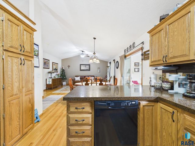 5936 S Lois Ln Lane, Sioux Falls, SD 57108
