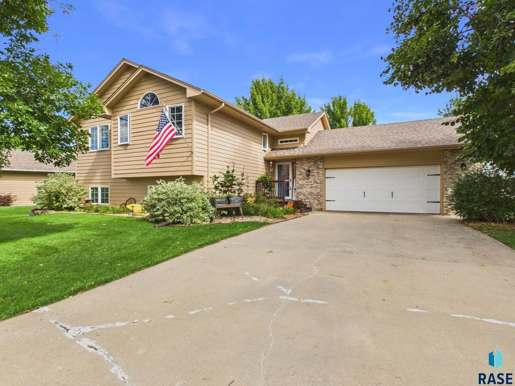 5936 S Lois Ln Lane, Sioux Falls, SD 57108