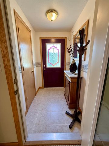 902 Blackhawk Street, Reinbeck, IA 50669