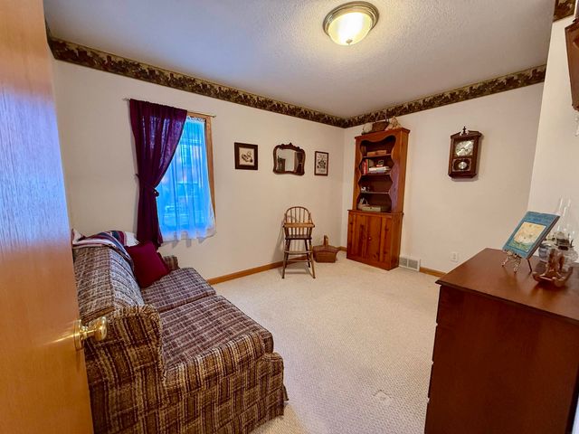 902 Blackhawk Street, Reinbeck, IA 50669