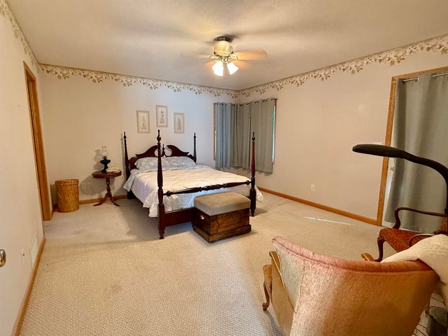 902 Blackhawk Street, Reinbeck, IA 50669