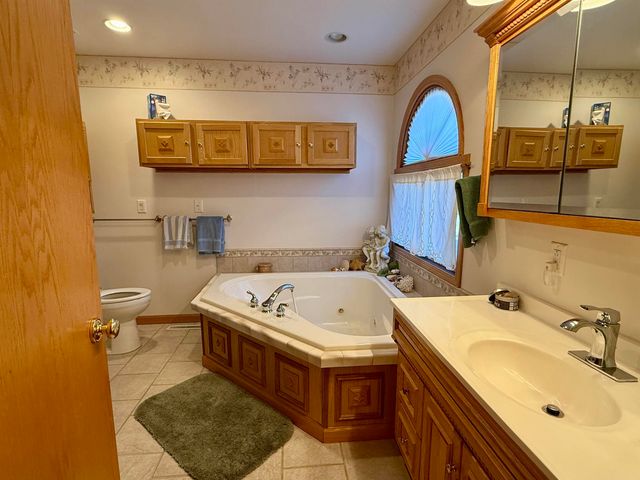 902 Blackhawk Street, Reinbeck, IA 50669