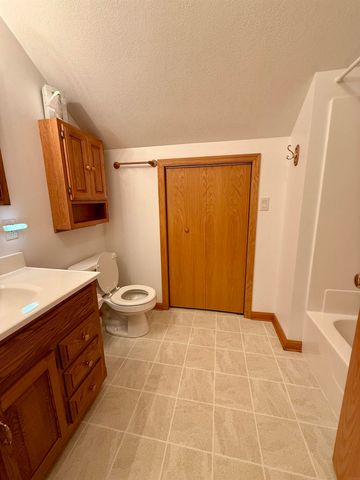 902 Blackhawk Street, Reinbeck, IA 50669