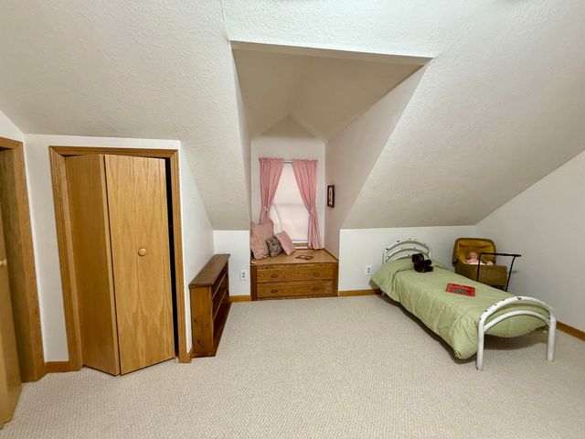 902 Blackhawk Street, Reinbeck, IA 50669