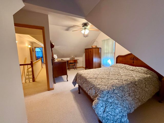 902 Blackhawk Street, Reinbeck, IA 50669