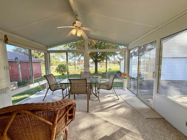 902 Blackhawk Street, Reinbeck, IA 50669