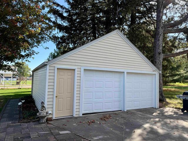 902 Blackhawk Street, Reinbeck, IA 50669