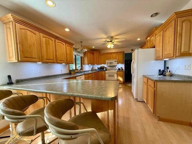 902 Blackhawk Street, Reinbeck, IA 50669