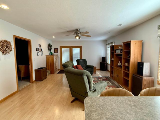 902 Blackhawk Street, Reinbeck, IA 50669