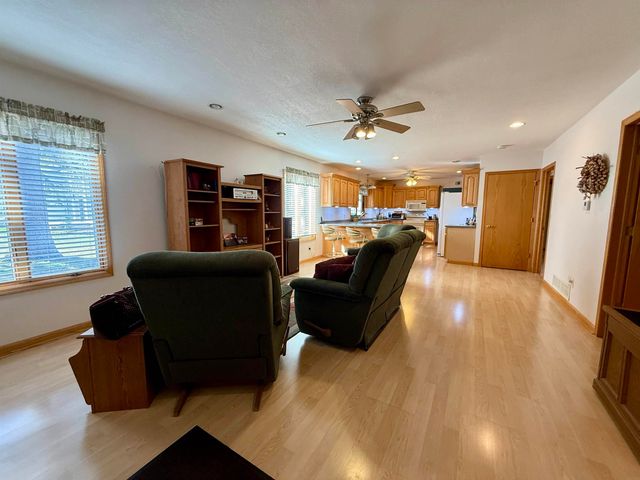 902 Blackhawk Street, Reinbeck, IA 50669