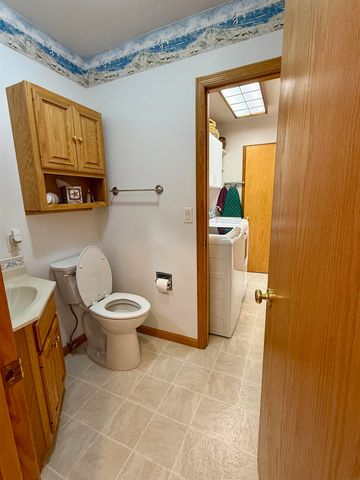 902 Blackhawk Street, Reinbeck, IA 50669