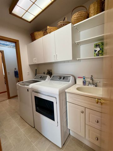 902 Blackhawk Street, Reinbeck, IA 50669