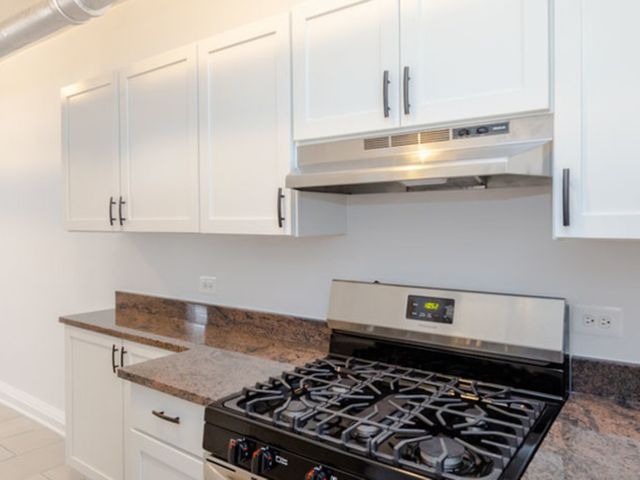2242 N Monticello Avenue GDN, Chicago, IL 60647