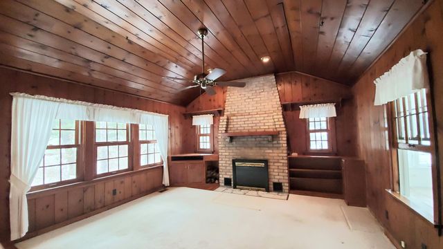 18 Diana Road, Ogden Dunes, IN 46368