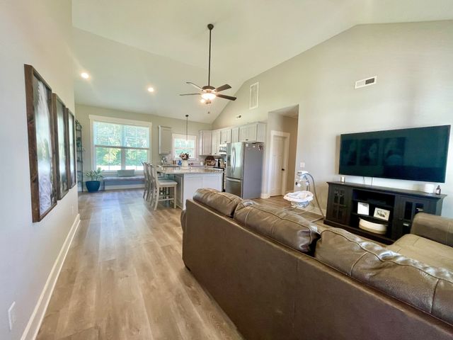 677 Miriah Dr, Mcminnville, TN 37110