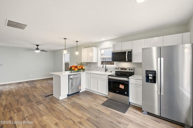 725 Speckert Ct, Louisville, KY 40203