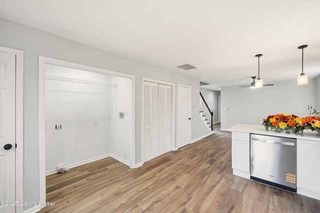 725 Speckert Ct, Louisville, KY 40203