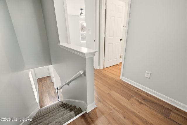 725 Speckert Ct, Louisville, KY 40203