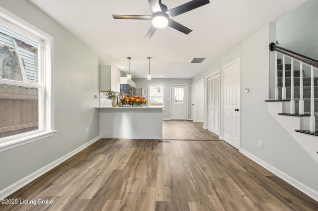 725 Speckert Ct, Louisville, KY 40203