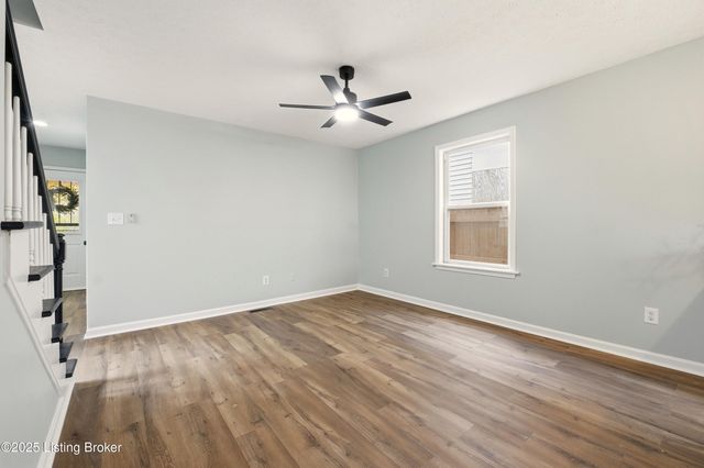 725 Speckert Ct, Louisville, KY 40203