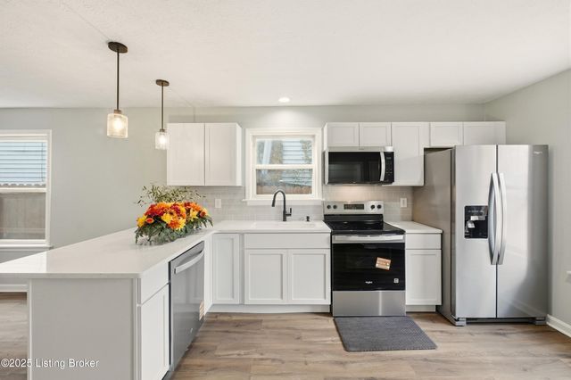 725 Speckert Ct, Louisville, KY 40203