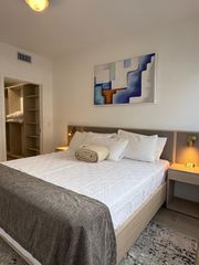 225 N Miami Avenue 804, Miami, FL 33128