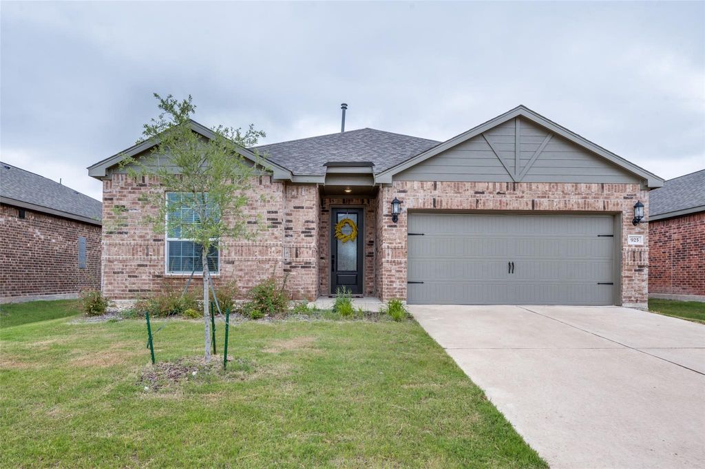 925 Emerson Drive, Anna, TX 75409
