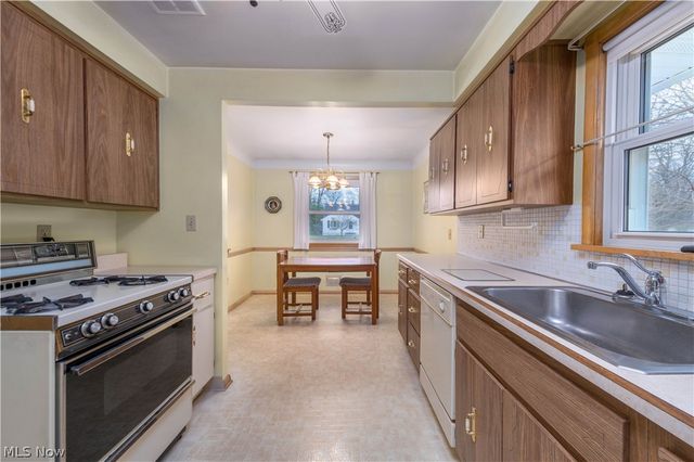 24321 Normandy Drive, Olmsted Falls, OH 44138
