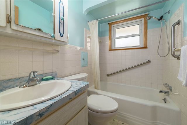 24321 Normandy Drive, Olmsted Falls, OH 44138