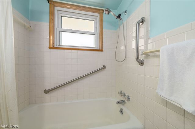 24321 Normandy Drive, Olmsted Falls, OH 44138