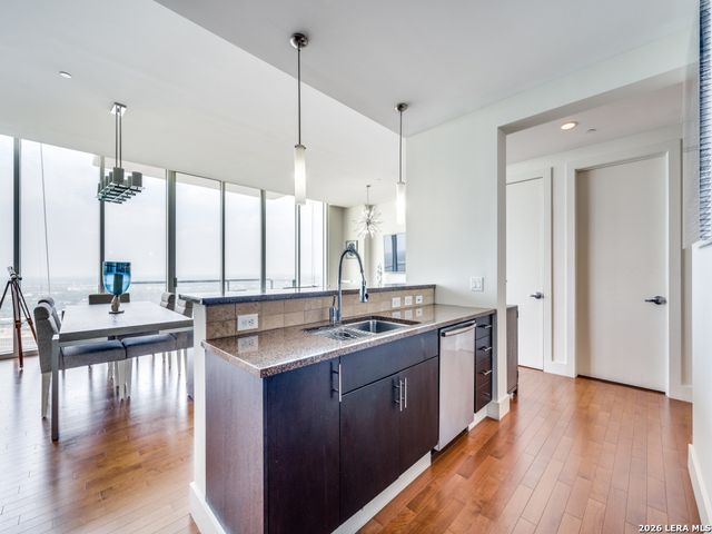 610 E Market St Unit 2711, San Antonio, TX 78205