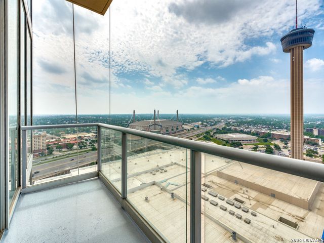 610 E Market St Unit 2711, San Antonio, TX 78205