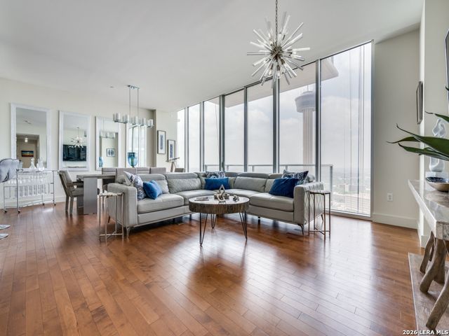 610 E Market St Unit 2711, San Antonio, TX 78205