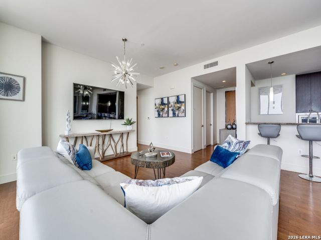 610 E Market St Unit 2711, San Antonio, TX 78205