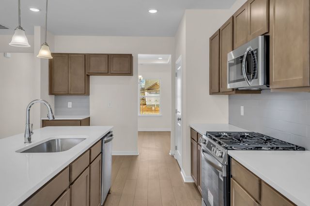 576 Nightengale Ridge Dr, Columbia, TN 38401