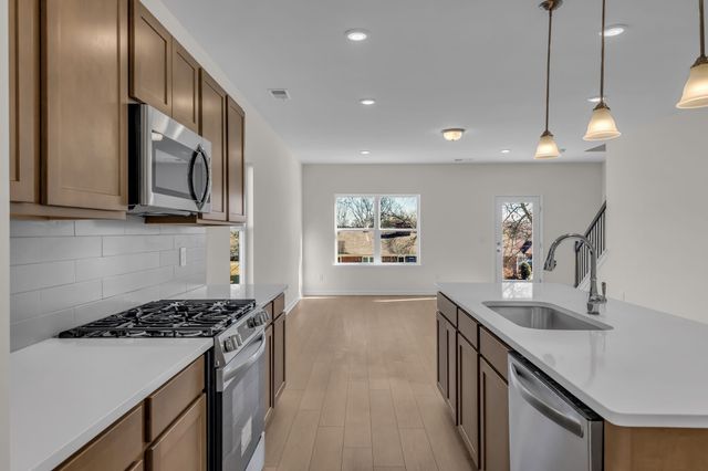 576 Nightengale Ridge Dr, Columbia, TN 38401